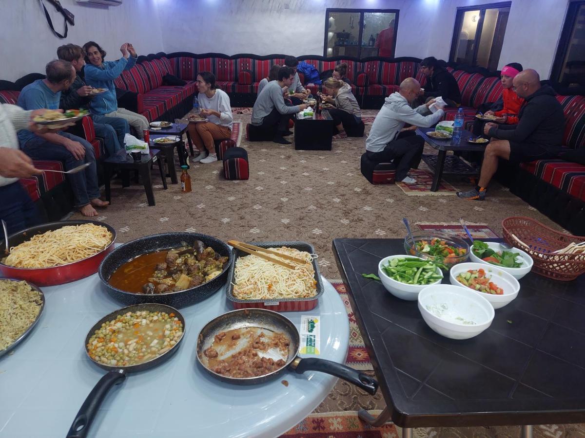 Wadi Rum Oryx Hostel & Tours Exteriör bild