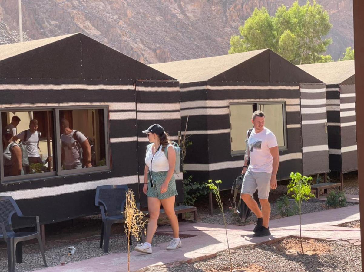 Wadi Rum Oryx Hostel & Tours Exteriör bild