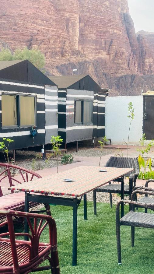 Wadi Rum Oryx Hostel & Tours Exteriör bild